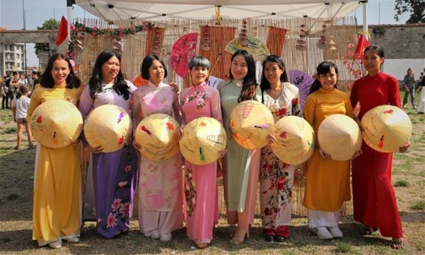 Promocionan cultura vietnamita en Festival de las Naciones en Italia hinh anh 1