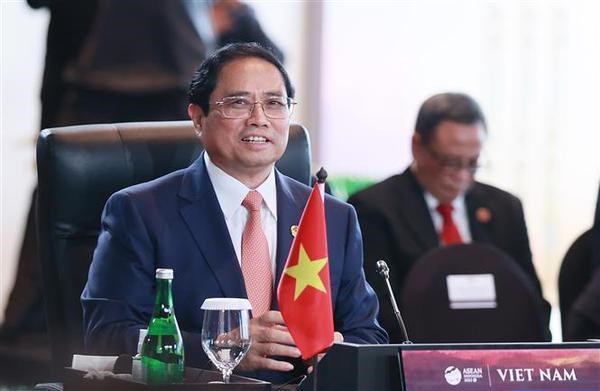 Cumbre de ASEAN adopta importantes documentos hinh anh 2