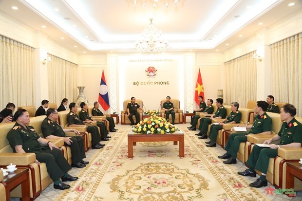 Ministro de Defensa recibe a delegacion de Federacion de Veteranos de Laos hinh anh 1