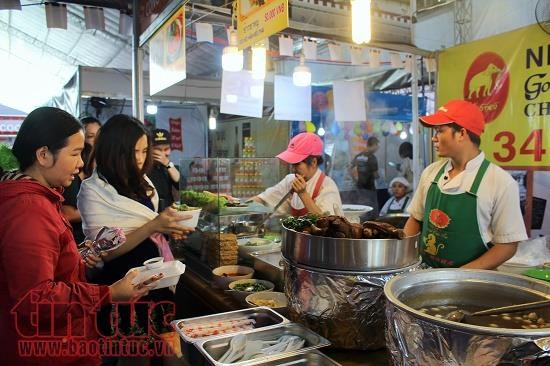 Celebran en Ciudad Ho Chi MInh festival gastronomico de cinco continentes hinh anh 1
