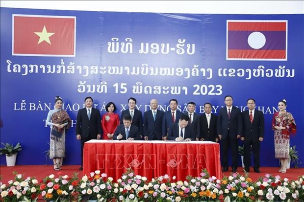 Vietnam entrega aeropuerto de Nong Khang a Laos hinh anh 2