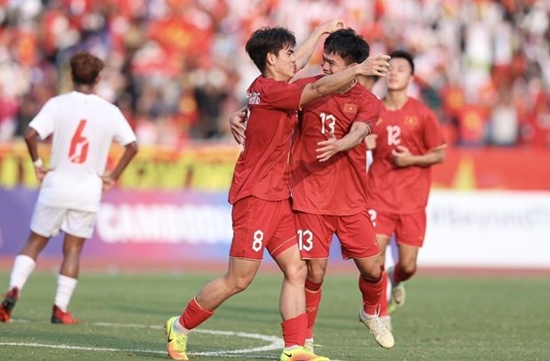 Vietnam derrota a Myanmar y gana el bronce de futbol masculino en SEA Games 32 hinh anh 1