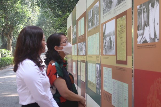 Inauguran exposicion sobre coleccion de autografos del Presidente Ho Chi Minh hinh anh 2