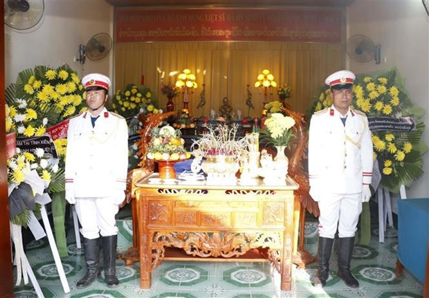 Repatrian 96 restos de soldados voluntarios y especialistas vietnamitas caidos en Laos hinh anh 2