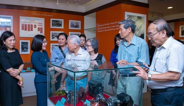 Honran a fotografos veteranos con aportes a prensa revolucionaria de Vietnam hinh anh 1