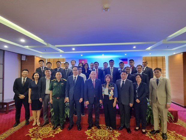 Vietnam y Filipinas debaten cooperacion en cuestiones sobre mar y oceano hinh anh 1