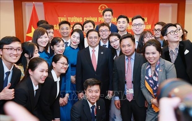 Premier de Vietnam se reune con compatriotas en Japon hinh anh 1