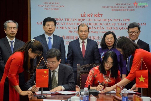 Cooperan editoriales de Vietnam y China en edicion y publicacion de libros hinh anh 1