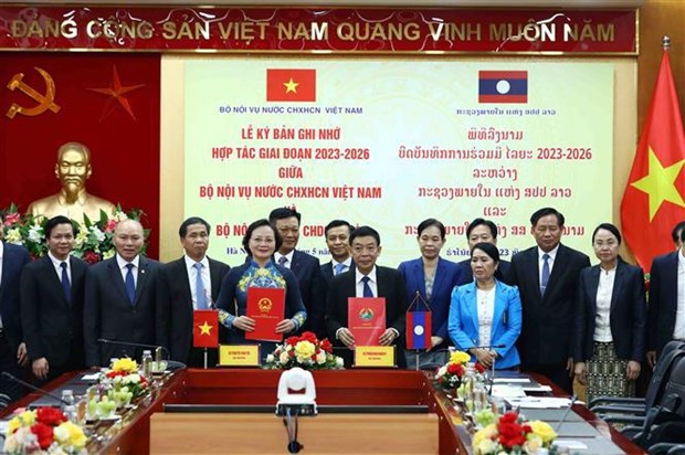 Ministerios del Interior de Vietnam y Laos robustecen lazos profesionales hinh anh 1