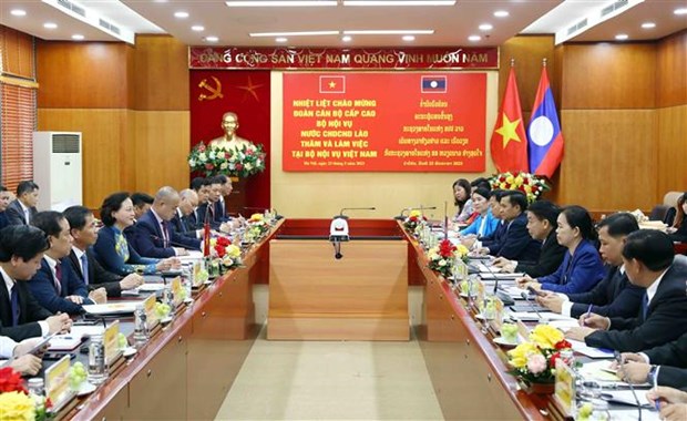 Ministerios del Interior de Vietnam y Laos robustecen lazos profesionales hinh anh 2