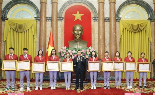 Presidente vietnamita se reune con atletas destacados en SEA Games 32 hinh anh 3