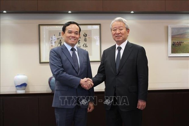 Amplias actividades de vicepremier vietnamita en marco de su visita de trabajo a Japon hinh anh 3