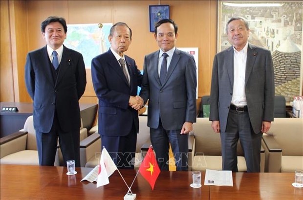 Amplias actividades de vicepremier vietnamita en marco de su visita de trabajo a Japon hinh anh 2