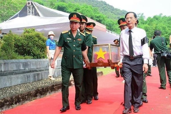 Rinden homenaje postumo a internacionalistas vietnamitas fallecidos en Laos hinh anh 1
