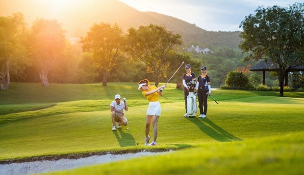 Hanoi por mejorar turismo de golf para atraer a viajeros de lujo hinh anh 1