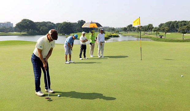 Hanói vai melhorar o turismo de golfe para atrair viajantes de luxo hinh anh 2