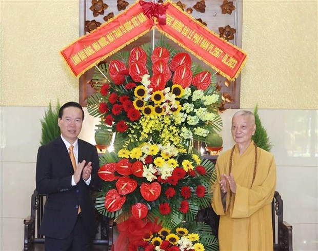 Presidente de Vietnam felicita a comunidad budista por el Vesak 2567 hinh anh 2