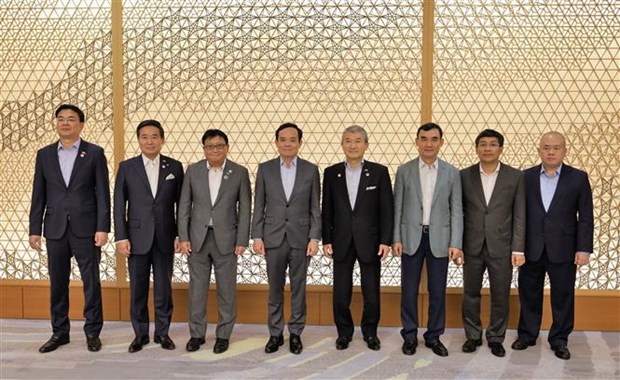 Viceprimer ministro vietnamita continua agenda de trabajo en Japon hinh anh 3
