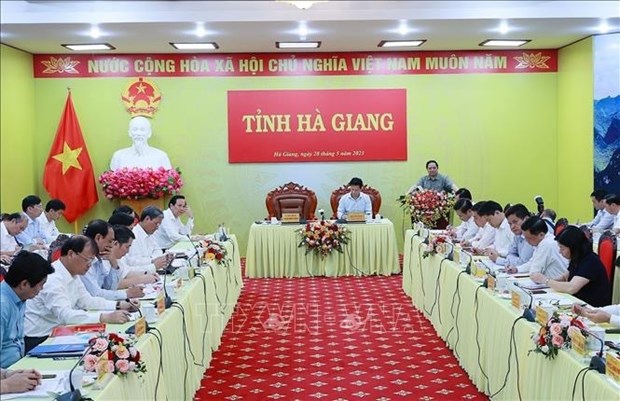 Primer ministro urge a Ha Giang elaborar mecanismos y politicas para el desarrollo hinh anh 1