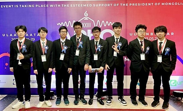 Vietnam gana cuatro medallas en la Olimpiada de Fisica de Asia - Pacifico hinh anh 2