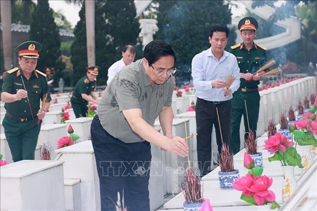 Primer ministro urge a Ha Giang elaborar mecanismos y politicas para el desarrollo hinh anh 3