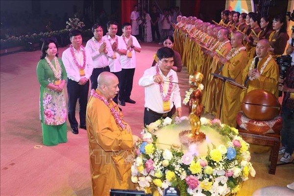 Dia de Vesak 2023: Promueven valores culturales y eticos del budismo en vida social hinh anh 1