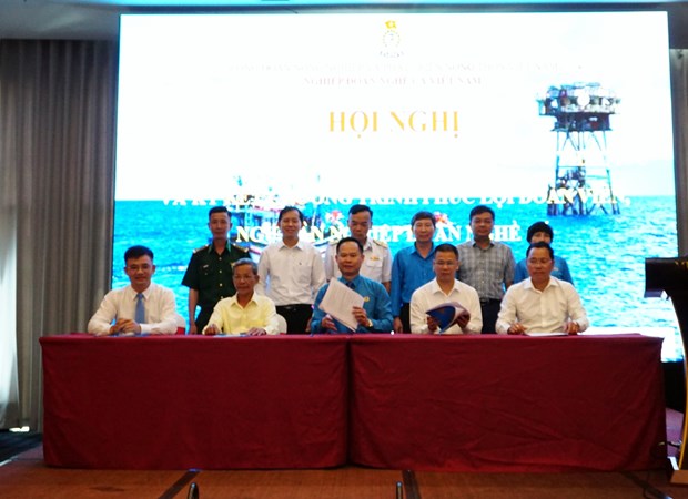 Mejoran conciencia de trabajadores en mar sobre IUU hinh anh 2