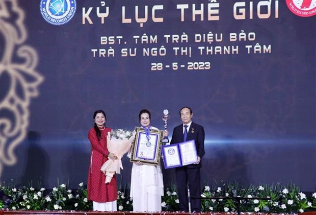 Publican record mundial para la coleccion “Tam Tra Dieu Bao” hinh anh 2