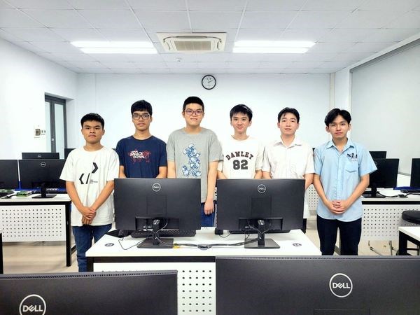 Vietnam gana seis medallas en Olimpiada de Tecnologia Informatica hinh anh 1