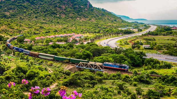 Linea ferroviaria Norte-Sur de Vietnam entre las mas espectaculares del mundo hinh anh 1