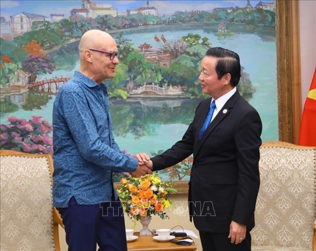 Vicepremier vietnamita recibe a embajadores holandes y estadounidense hinh anh 2