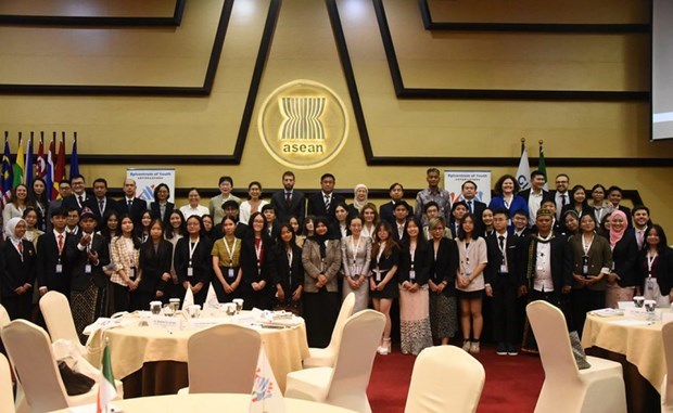 Estudiantes de ASEAN e Italia debaten sobre el clima y la digitalizacion hinh anh 1