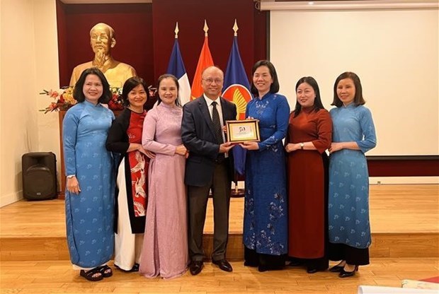 Delegacion de Union de Mujeres de Vietnam realiza visita de trabajo a Francia hinh anh 3