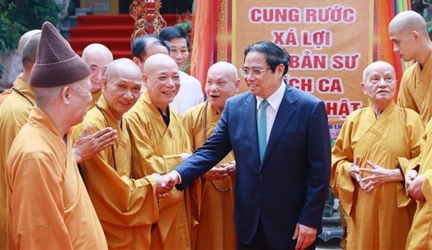 Premier vietnamita felicita a comunidad budista por el Vesak 2567 hinh anh 1