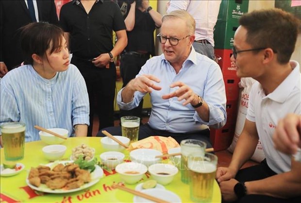 Primer ministro de Australia disfruta de comidas vietnamitas hinh anh 1