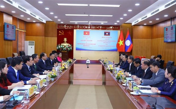 Vietnam y Laos comparten experiencias en gestion de asuntos religiosos hinh anh 1
