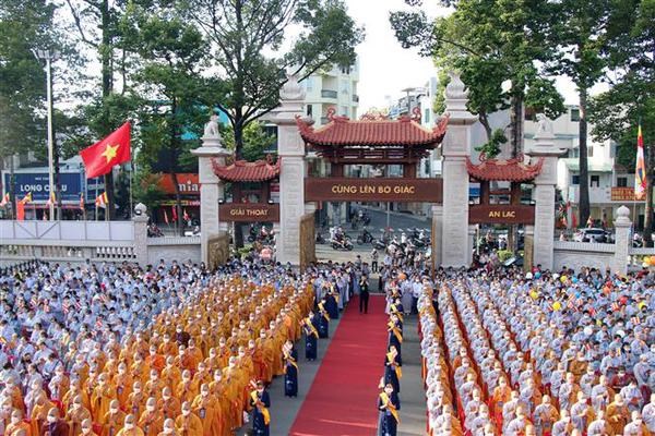 📝 Enfoque: Vietnam siempre respeta libre practica de culto hinh anh 4