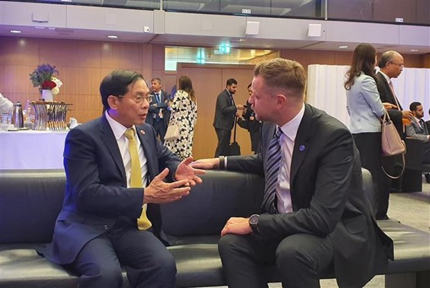 Vietnam fomenta cooperacion con Reino Unido, Hong Kong (China) y Lituania hinh anh 3