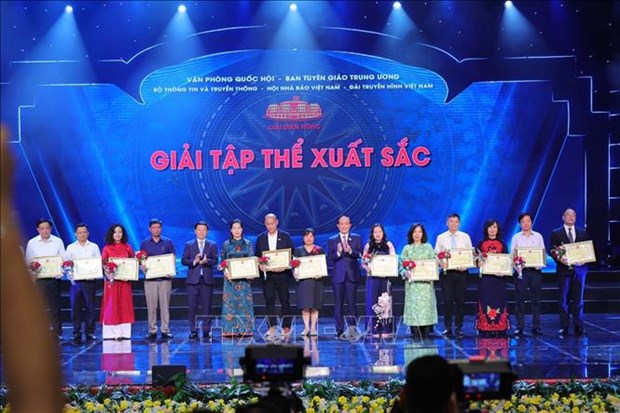 Premios Dien Hong de Vietnam honran obras periodisticas destacadas sobre temas legislativos hinh anh 1