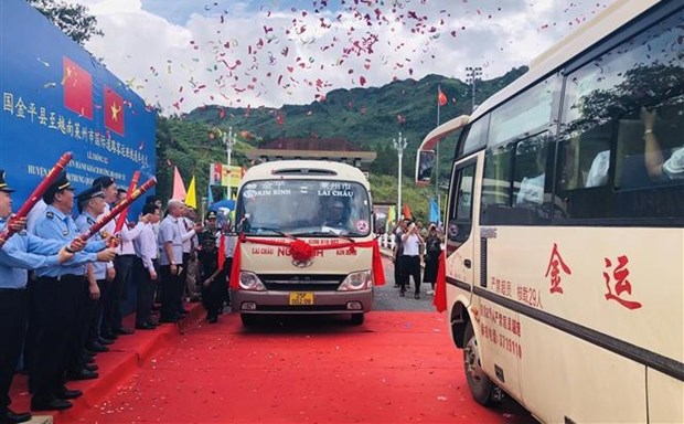 Abren al transito ruta de transporte de pasajeros Lai Chau-Yunnan hinh anh 2