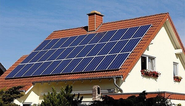 Proponen incentivos para los sistemas de energia solar en la azotea hinh anh 1