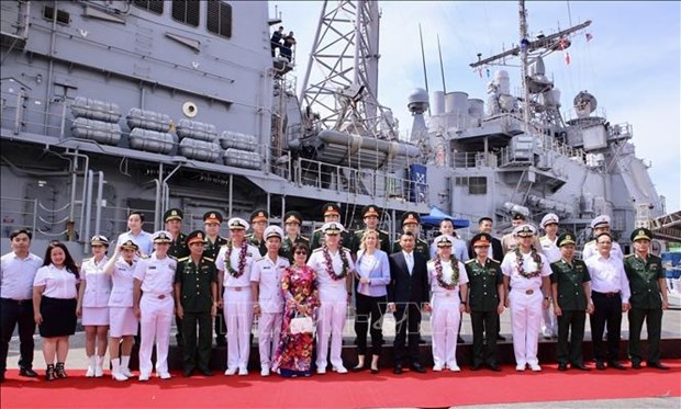 Buques de la Armada de Estados Unidos visitan ciudad vietnamita de Da Nang hinh anh 2