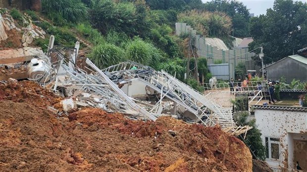 Continuan el rescate tras deslizamiento de tierra en localidad altiplana vietnamita hinh anh 1