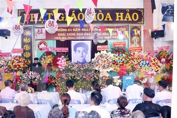 Celebran 84 aniversario de fundacion de la secta budista Hoa Hao hinh anh 1