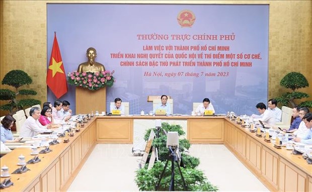 Primer ministro preside reunion sobre aplicacion de mecanismos especificos para Ciudad Ho Chi Minh hinh anh 1