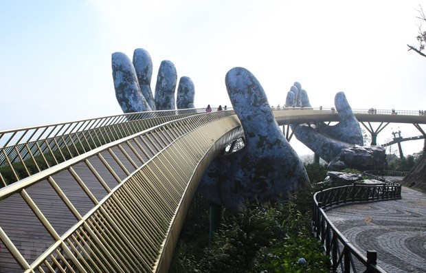 Puente Dorado en Da Nang figura entre los mas emblematicos del mundo hinh anh 1