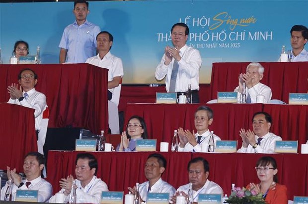 Presidente vietnamita asiste a espectaculo artistico en Ciudad Ho Chi Minh hinh anh 1