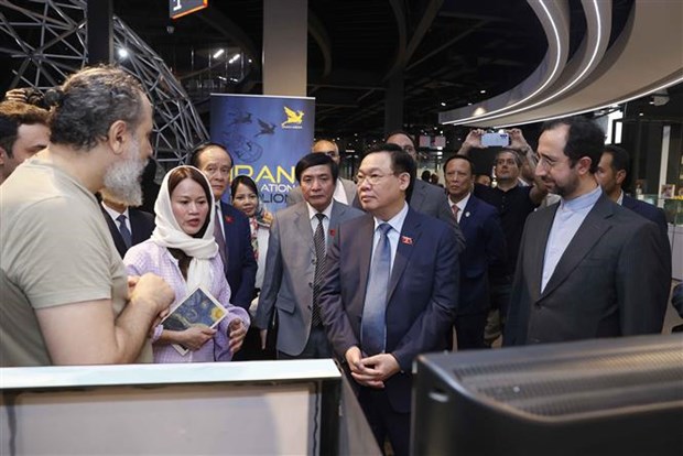 Presidente del Parlamento vietnamita visita Centro de Tecnologia e Innovacion de Iran hinh anh 3