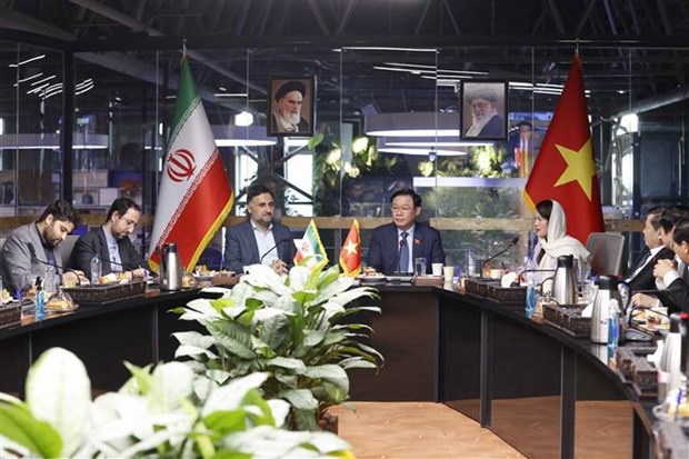 Presidente del Parlamento vietnamita visita Centro de Tecnologia e Innovacion de Iran hinh anh 2