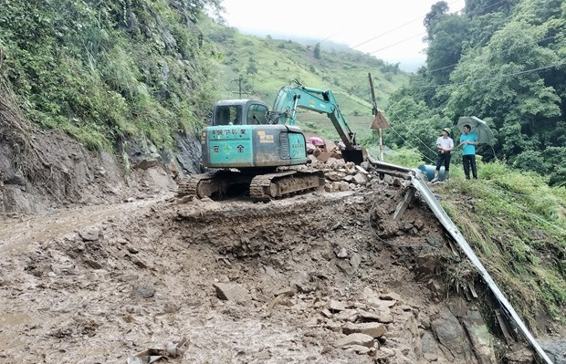Vietnam mantiene alerta sobre deslizamiento de tierra hinh anh 2